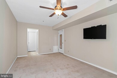 204 Michelle Ct unit 100, Newark, DE 19711 - photo 3