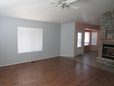 023-353523 Living Rm