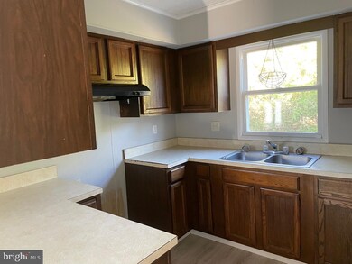 529 W 7th St, Laurel, DE 19956 - photo 6