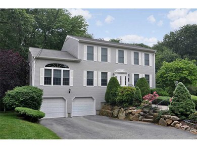 46 Derbyshire Dr, Cranston, RI 02921 - photo 2