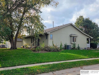 2401 Marilyn Dr, Papillion, NE 68046 - photo 3