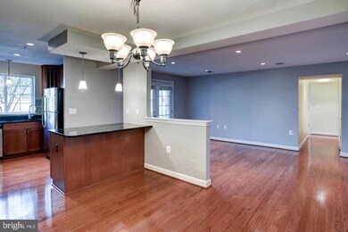4119 S Four Mile Run Dr unit 201, Arlington, VA 22204 - photo 2