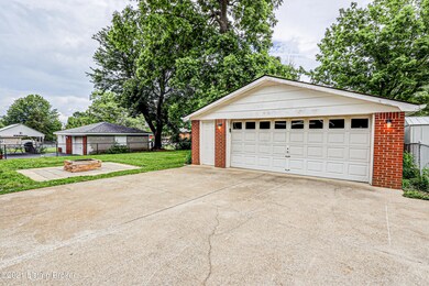 6011 Princess Way, Louisville, KY 40219 - photo 4