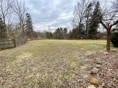 LARGE BACK & SIDE YARD.