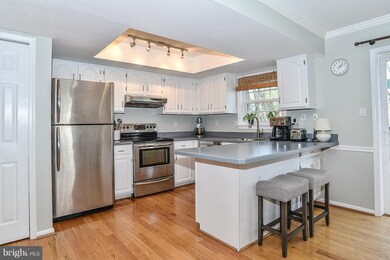 5734 Mason Bluff Dr, Burke, VA 22015 - photo 4