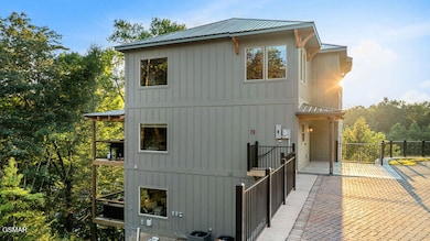 1130 Lee Cardwell Cir unit 7, Pigeon Forge, TN 37863 - photo 3