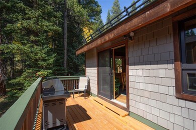 Upper side deck