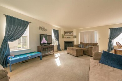6858 Hunt Dr, Macungie, PA 18062 - photo 4