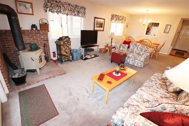 61 Manor Dr unit 1, Lincoln, NH 03251 - photo 5