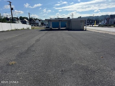 parking lot/ drive thru