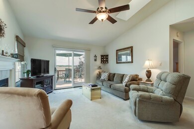 07_ChecotahPlace_205_Living02