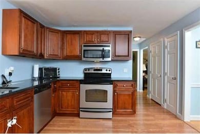 37 Candlewick Ln, Whitman, MA 02382 - photo 4