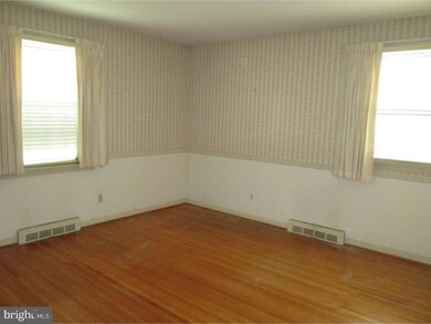 7 Suffolk Ct, Cherry Hill, NJ 08034 - photo 4