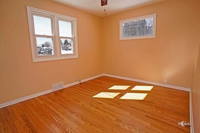 524 N Frolic Ave, Waukegan, IL 60085 - photo 6