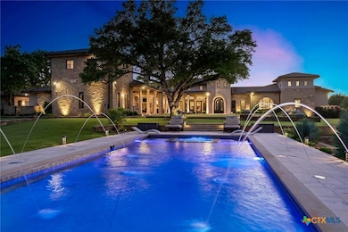 ~6.7 acres of hill country beauty, close to Lake G