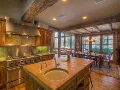 KITCHEN DINING RM