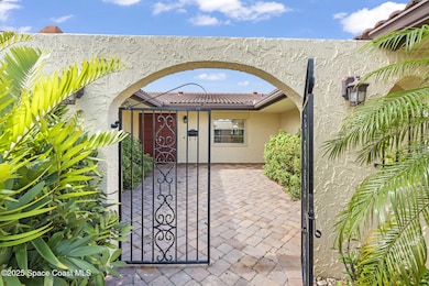 Courtyard to 428 Bridgetown Ct