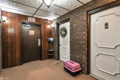 1575 Creekside Rd unit 8, Whitehall, PA 18052 - photo 5