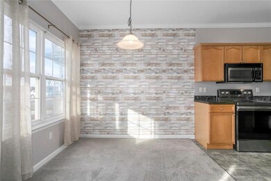 Beautiful accent wall in Dining area