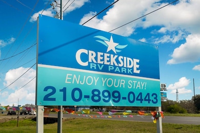 642 10th St unit 7, Floresville, TX 78114 - photo 5