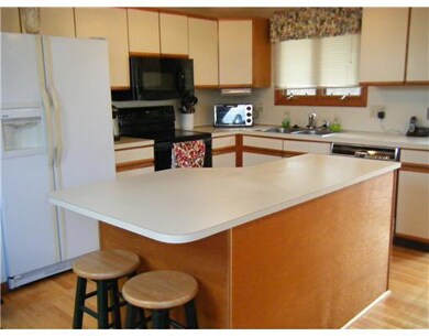 129 Pheasant Dr, Cranston, RI 02920 - photo 2