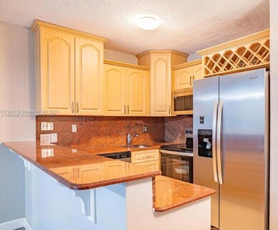 6545 W 27th Ct unit 2447, Hialeah, FL 33016 - photo 4