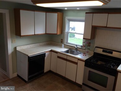 116 W Clayton Ave, Clayton, NJ 08312 - photo 3