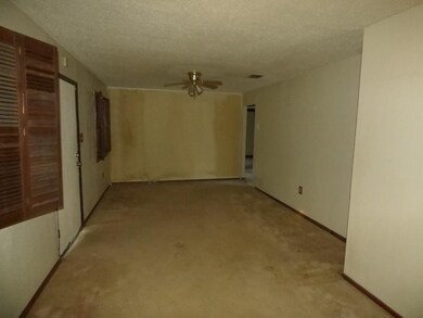 518 Hillcrest Ave, McComb, MS 39648 - photo 4