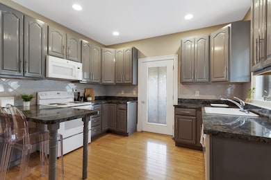 34 Warren St unit 3, Stoneham, MA 02180 - photo 5