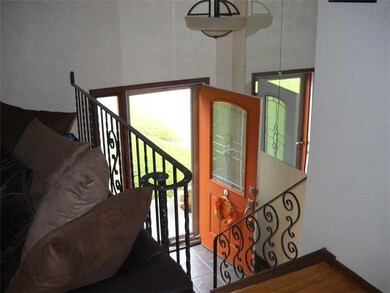 Entry/Foyer.