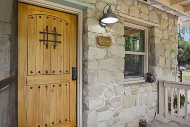 3-web-or-mls-UpmarketMedia_335B-57