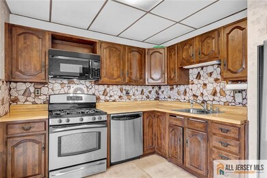 85 Whitman St, Carteret, NJ 07008 - photo 4