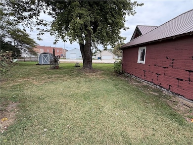 208 S Garfield St, Oblong, IL 62449 - photo 5