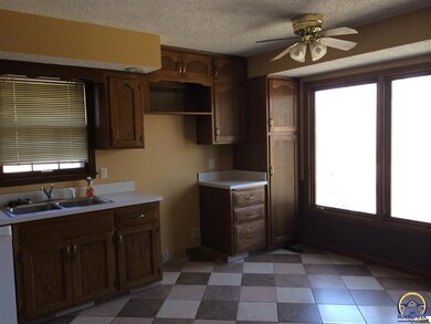 2506 SW Arrowhead Rd, Topeka, KS 66614 - photo 4