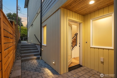 7045 16th Ave NE unit B, Seattle, WA 98115 - photo 2