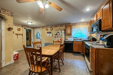 23 Howe St unit 25, Orange, MA 01364 - photo 5