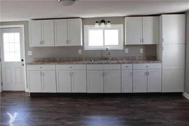 Fully Remodeled Kitchen