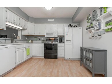 907 Grand Avenue Ct unit 907, Marion, IA 52302 - photo 5