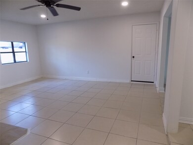 8527 Haynes St, Houston, TX 77088 - photo 3