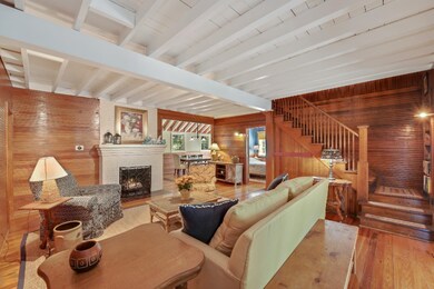 02_47104PineAvenue_1_LivingRoom_HiRes