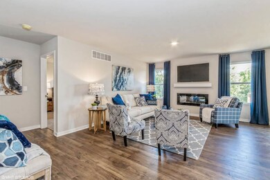 7106 Chenango Ln SW, Cedar Rapids, IA 52404 - photo 2