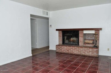 2112 E Lemon  Family Room 3