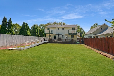 611 W Locust St unit 2, Bloomington, IL 61701 - photo 5