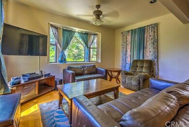 Big living room with plenty of room for family and