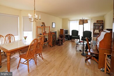 25 Dennis Ct, Hightstown, NJ 08520 - photo 5