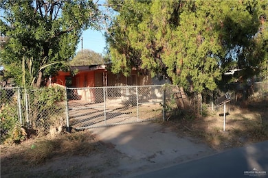 2404 Lindberg Ave, McAllen, TX 78501 - photo 3