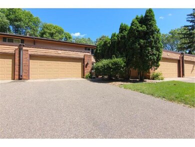 Quiet complex with easy access to freeway