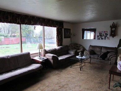 425 Hazel St, Central Point, OR 97502 - photo 6