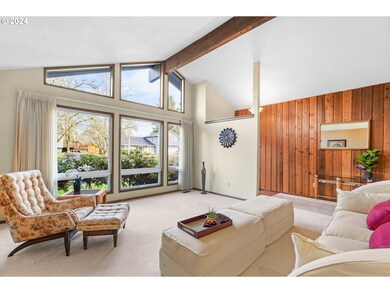 Living Room/Entrance