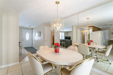 Another perspective of the dining area to front en